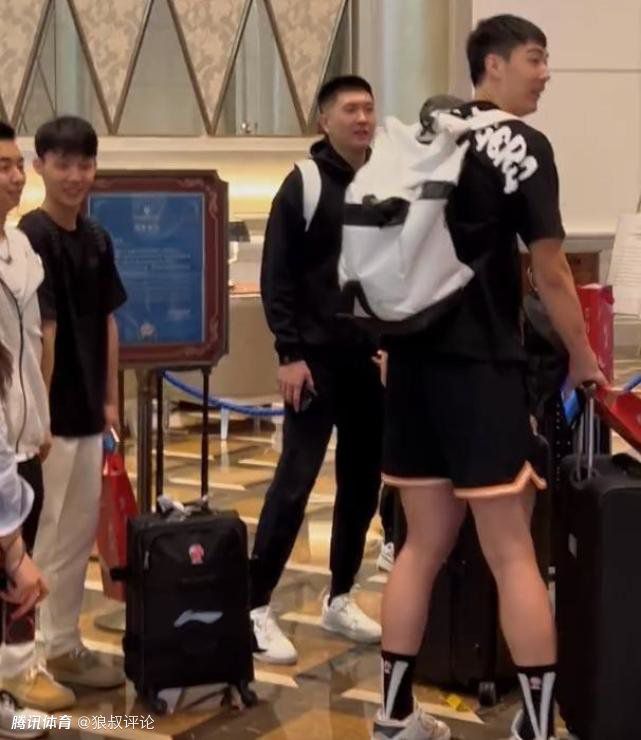 成龙：应该有吉尼斯纪录。